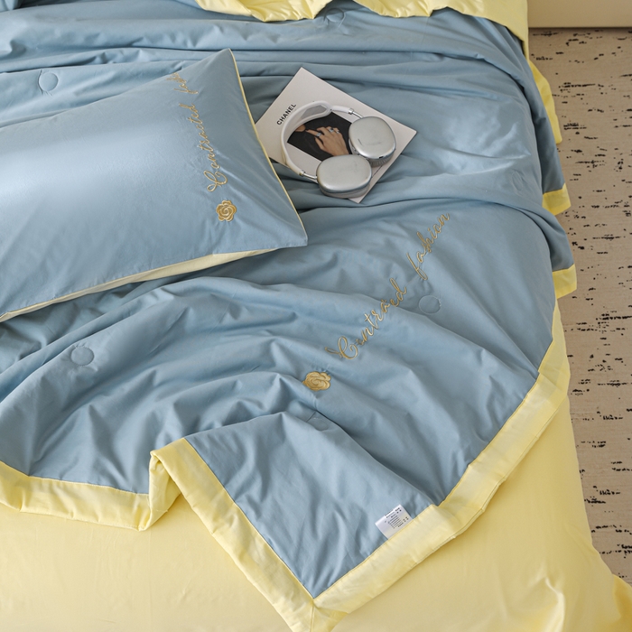 91家纺网 家纺一手货源 找家纺 简宜家居（朝初家纺） 2025新款纯棉刺绣山茶花大豆被 山茶花-蓝黄