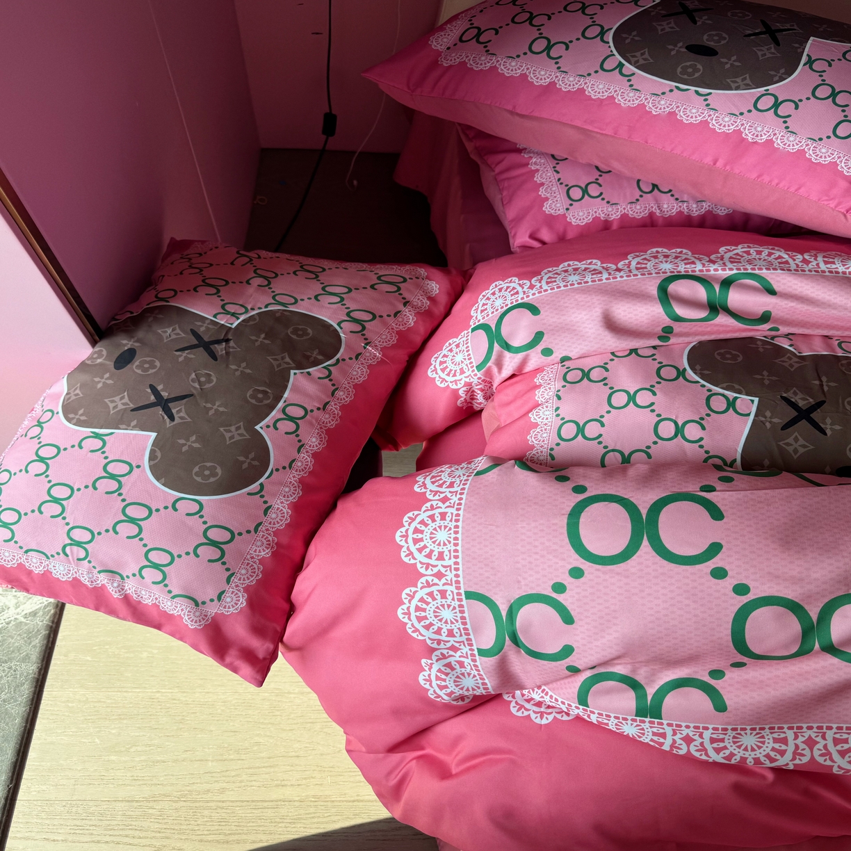 91家纺网 家纺一手货源 找家纺 丽斐 2025新款磨毛数码印花四件套 磨毛粉色ccoco