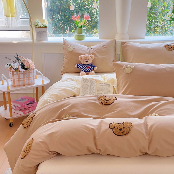 91家纺网 家纺一手货源 找家纺 锦觅家纺  2025新款奶油小清新毛巾绣全棉纯棉四件套-风格一（专版散花必须控价） 萌趣小熊