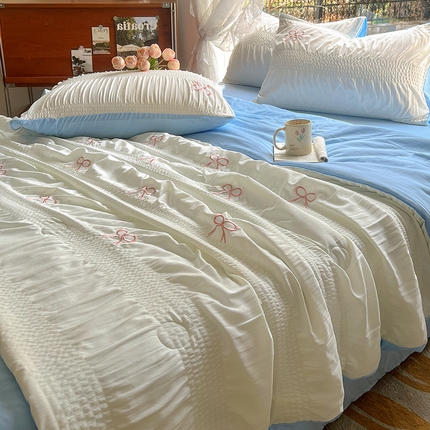 灰鲸 2025新款泡泡纱郁金香，蝴蝶结满绣系列夏被四件套 蝴蝶结-奶昔白+天空蓝