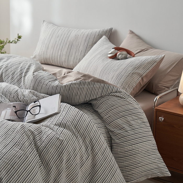 91家纺网 家纺一手货源 找家纺 千朵森  2025新款全棉色织提花条纹四件套 提花条纹-墨