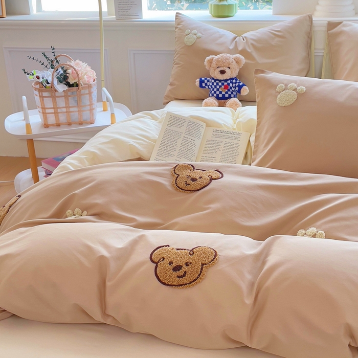 91家纺网 家纺一手货源 找家纺 锦觅家纺  2025新款奶油小清新毛巾绣全棉纯棉四件套-风格一（专版散花必须控价） 萌趣小熊