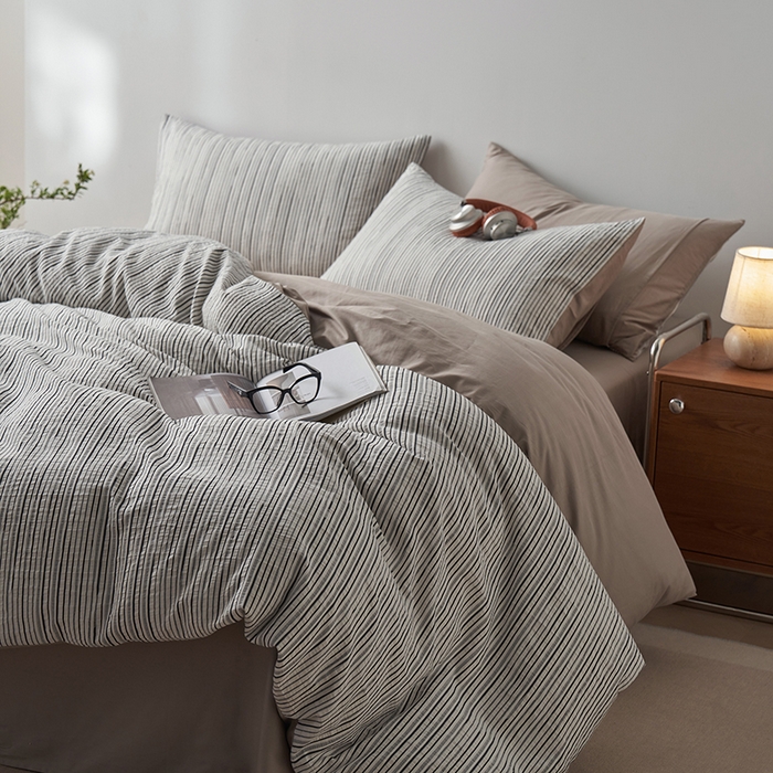 91家纺网 家纺一手货源 找家纺 千朵森  2025新款全棉色织提花条纹四件套 提花条纹-墨