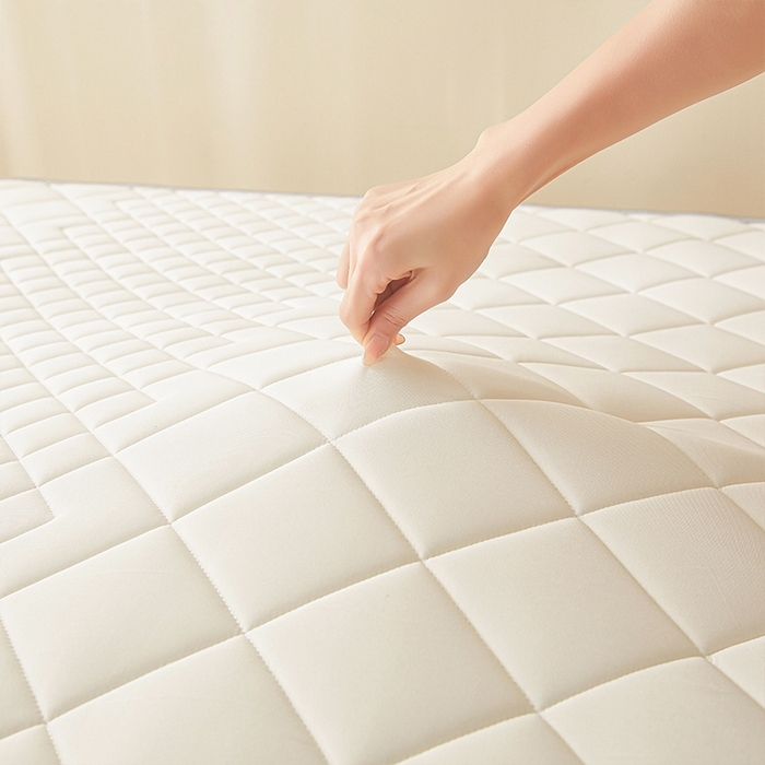 91家纺网 家纺一手货源 找家纺 锦逸2025新款牛奶丝乳胶床垫 菱形格白