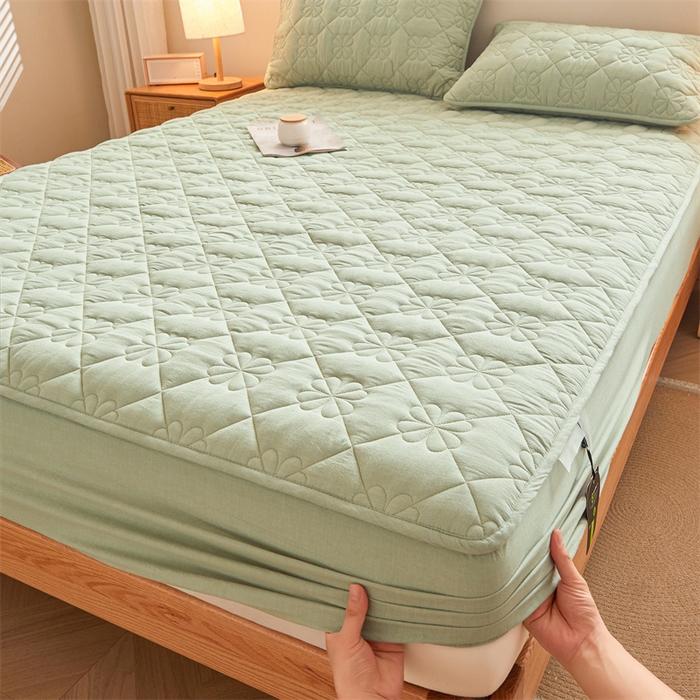 91家纺网 家纺一手货源 找家纺 3C 2025新款A类全棉四叶草防水隔脏床笠 防水 浅语-抹茶绿