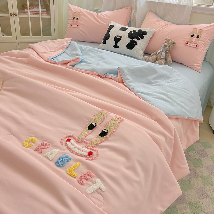 91家纺网 家纺一手货源 找家纺 眠帛家居 2025新款A类水洗皱皱纱毛巾绣夏被四件套 蟹先生