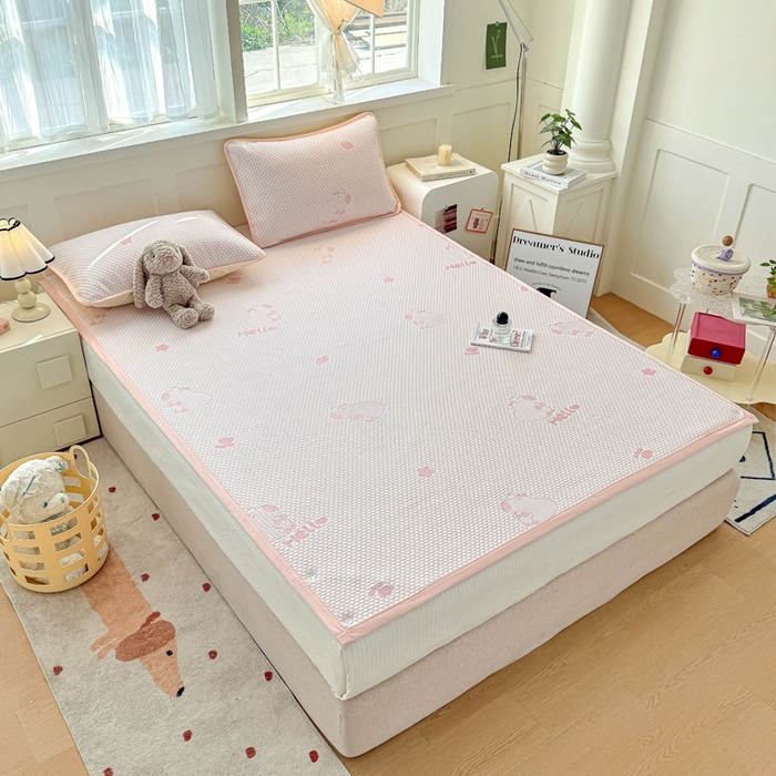 91家纺网 家纺一手货源 找家纺 绣女坊 2025新款冰豆豆提花凉席三件套 卡皮巴拉-粉色