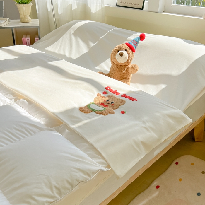 91家纺网 家纺一手货源 找家纺 柒星睡袋 2025新款款40支全棉纯色毛巾绣可拆分隔脏睡袋 蛋糕小熊 米白