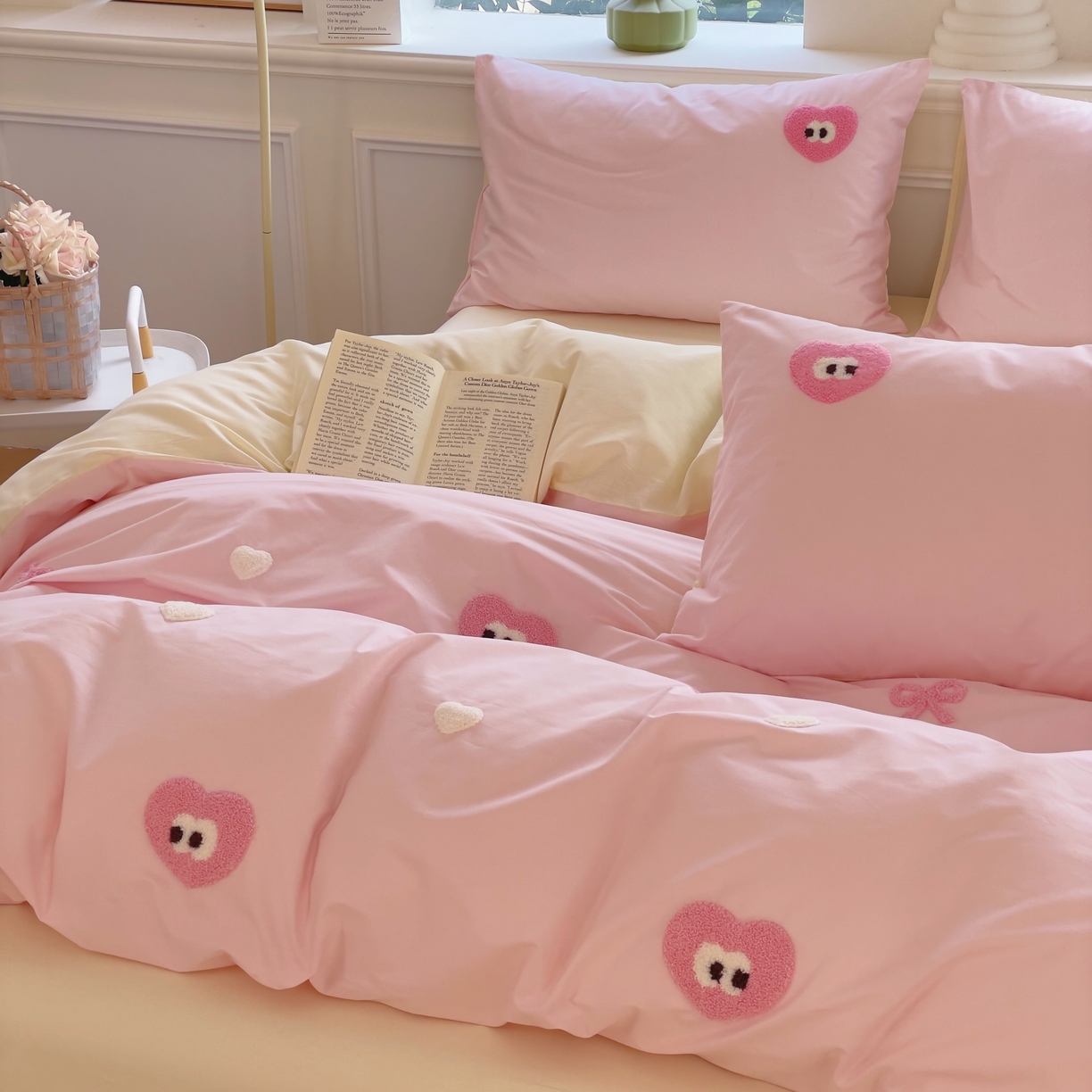 91家纺网 家纺一手货源 找家纺 锦觅家纺  2025新款奶油小清新毛巾绣全棉纯棉四件套-风格一（专版散花必须控价） 大眼爱心