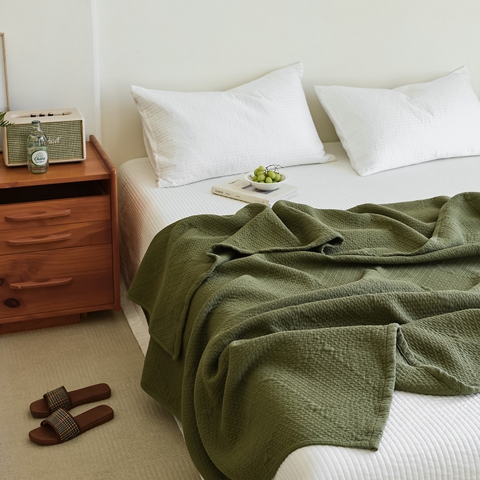 91家纺网 家纺一手货源 找家纺 雯雨家纺2025新款A类全棉加厚六层纱提花纯色盖毯 六层纱-橄榄绿