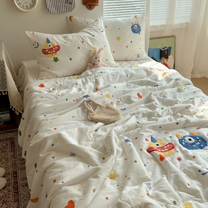 91家纺网 家纺一手货源 找家纺  曼町家居 全棉双层纱毛巾绣夏被三件套 哆啦趣梦