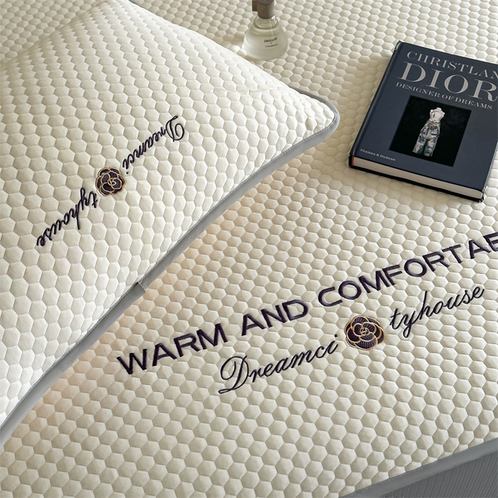 91家纺网 家纺一手货源 找家纺 笙意家纺 2025新款豆豆凉感软席-兰娜 兰娜-柔光白