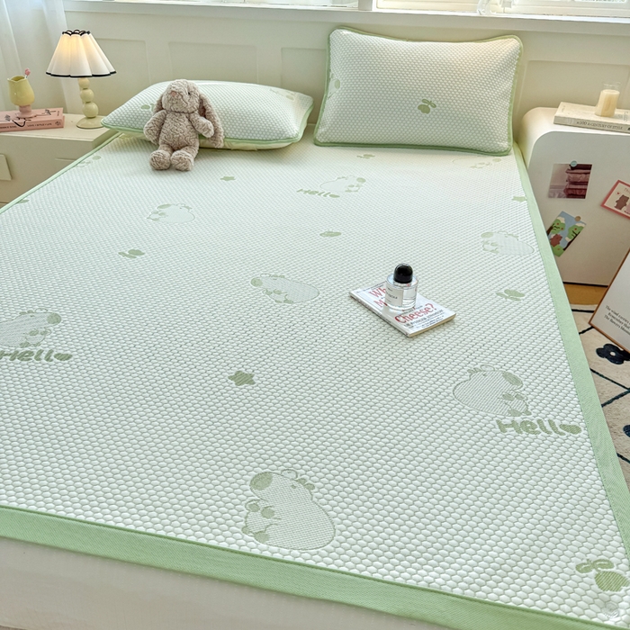 91家纺网 家纺一手货源 找家纺 绣女坊 2025新款冰豆豆提花凉席三件套 卡皮巴拉-绿色