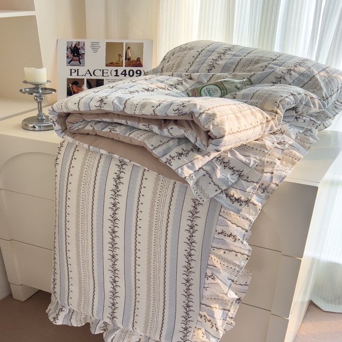 91家纺网 家纺一手货源 找家纺 希丞家居 2025新款云感提花双层纱花边四件套 小城故事