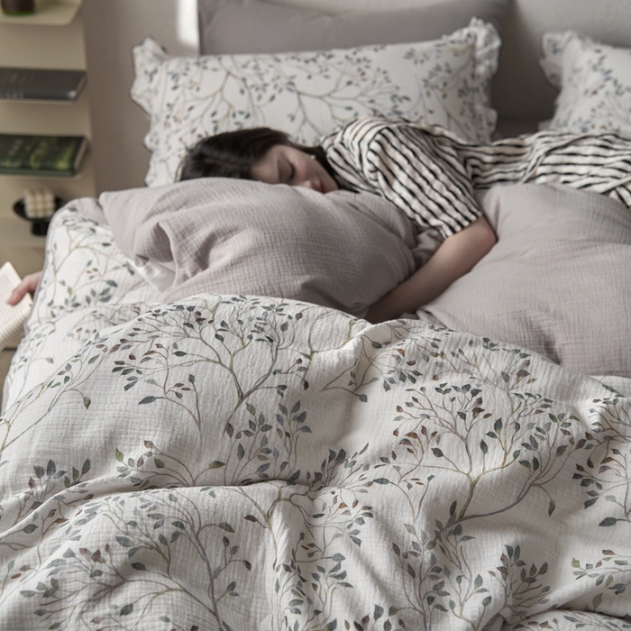 91家纺网 家纺一手货源 找家纺 安莱生活2025年新款全棉精梳棉双层纱绉纱数码印花四件套及夏凉被系列3 常青藤