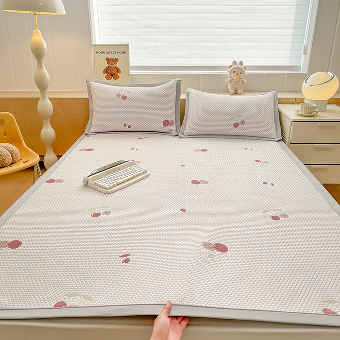 91家纺网 家纺一手货源 找家纺 绣女坊 2025新款冰豆豆提花凉席三件套 樱桃