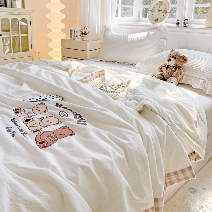 91家纺网 家纺一手货源 找家纺 海岛哥哥 2025年新款绣花夏被 三只小熊-咖