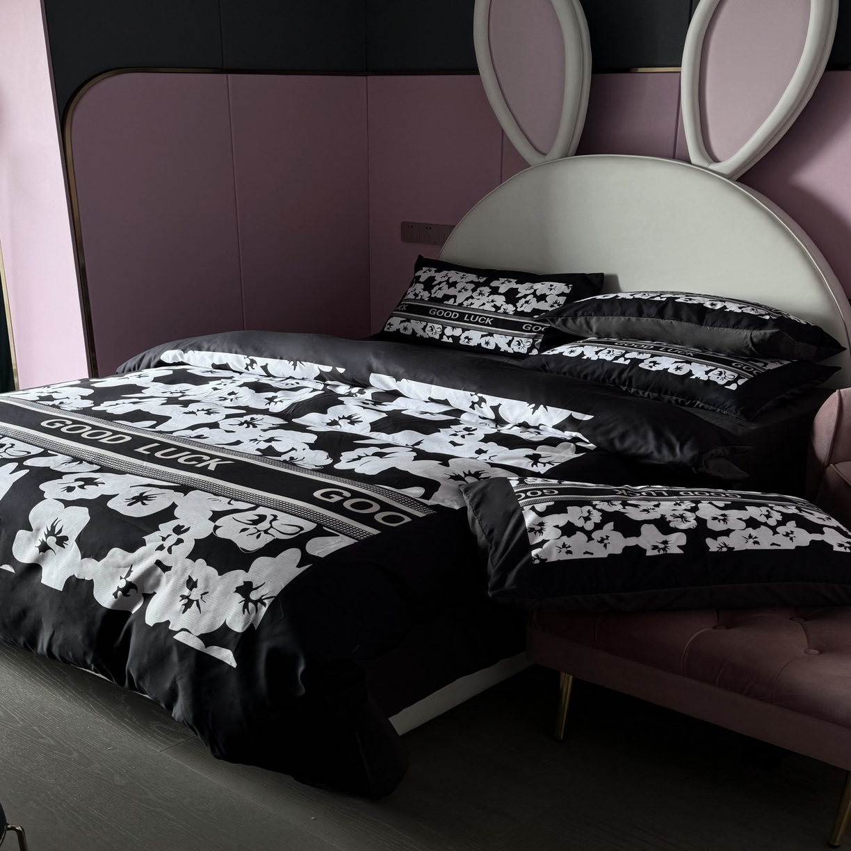 91家纺网 家纺一手货源 找家纺 丽斐 2025新款磨毛数码印花四件套 磨毛黑栀子花