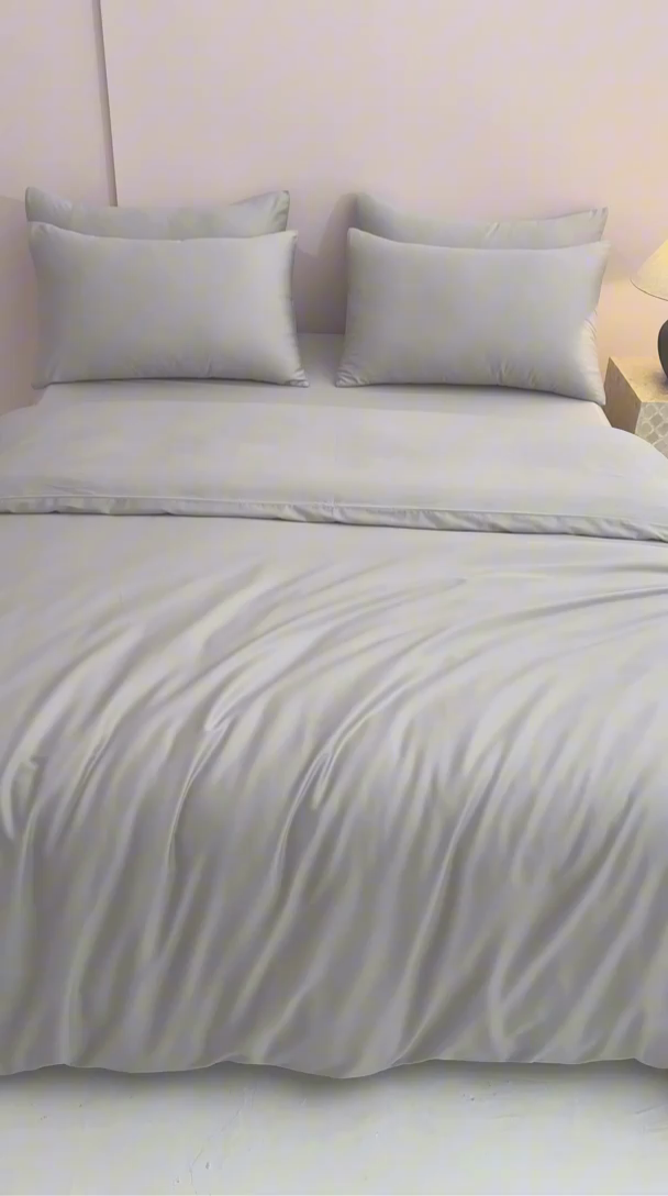 91家纺网 家纺一手货源 找家纺 闲鱼家纺 2025新款亲肤舒适60S黑标A类全棉纯色四件套单被套单床笠-风格一单被套单床笠-风格二 浅松灰