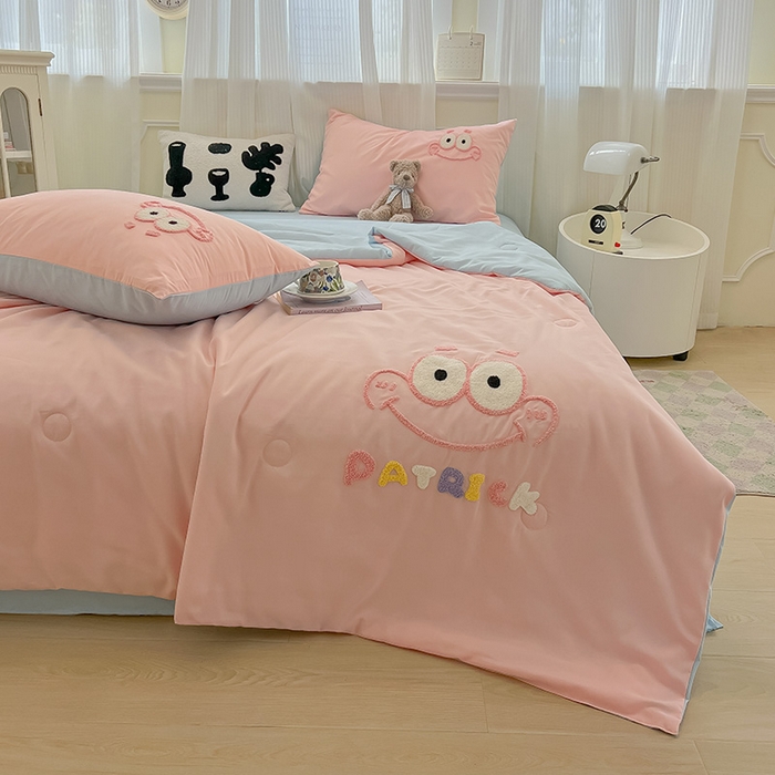 91家纺网 家纺一手货源 找家纺 眠帛家居 2025新款A类水洗皱皱纱毛巾绣夏被四件套 星小宝