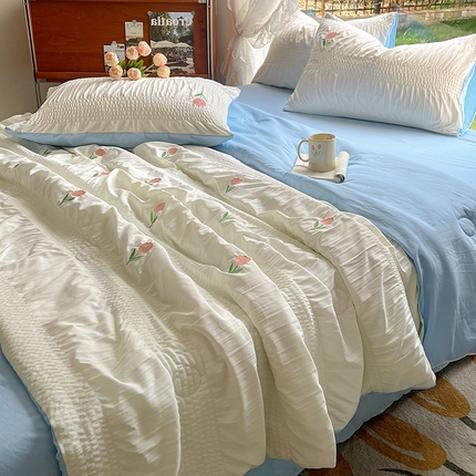 91家纺网 家纺一手货源 找家纺 （总）灰鲸 2025新款泡泡纱郁金香蝴蝶结满绣系列夏被四件套