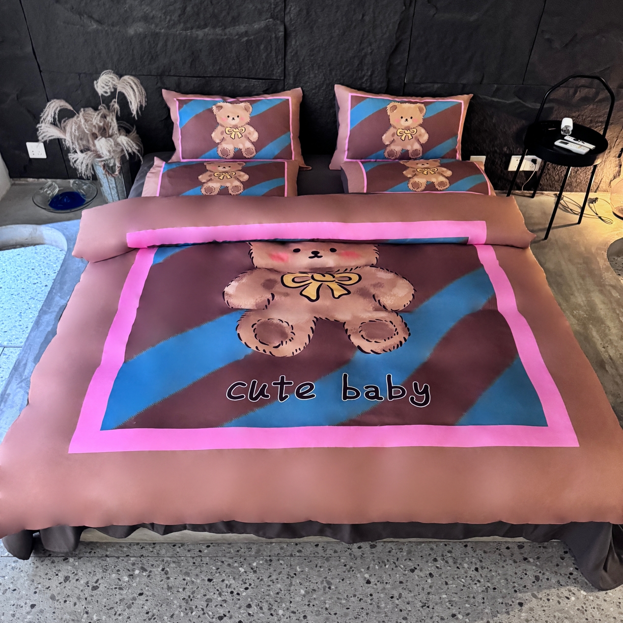 91家纺网 家纺一手货源 找家纺 丽斐 2025新款磨毛数码印花四件套 磨毛咖蓝beat