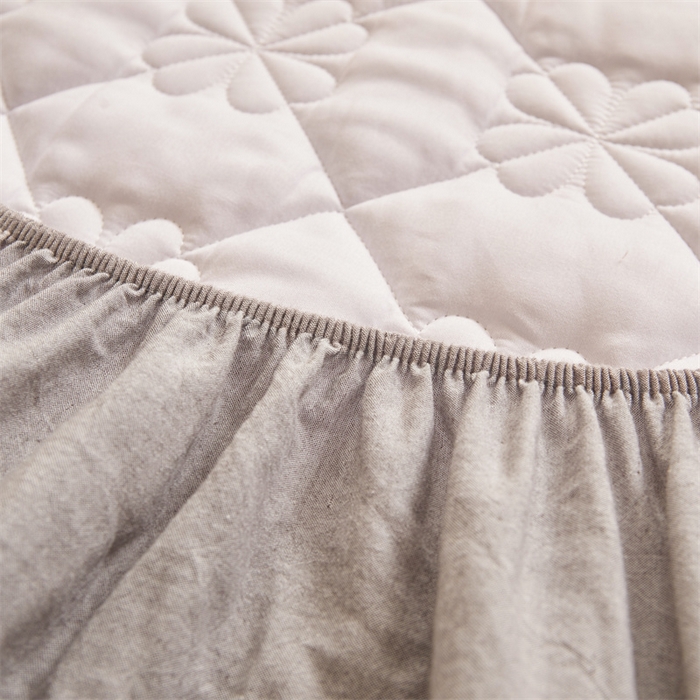 91家纺网 家纺一手货源 找家纺 3C 2025新款A类全棉四叶草防水隔脏床笠 防水 浅语-云雾灰