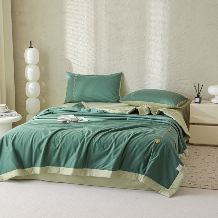 91家纺网 家纺一手货源 找家纺 简宜家居（朝初家纺） 2025新款纯棉刺绣山茶花大豆被 山茶花-水绿