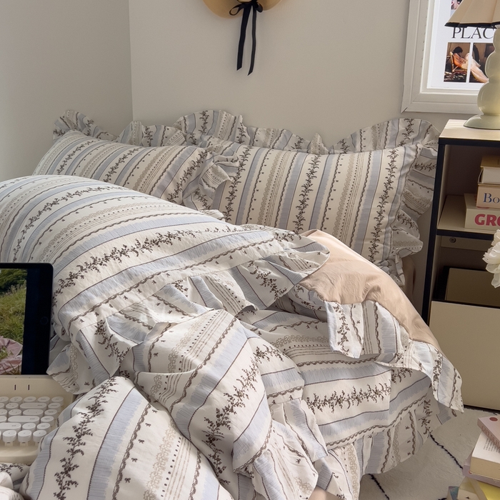 91家纺网 家纺一手货源 找家纺 希丞家居 2025新款云感提花双层纱花边四件套 小城故事