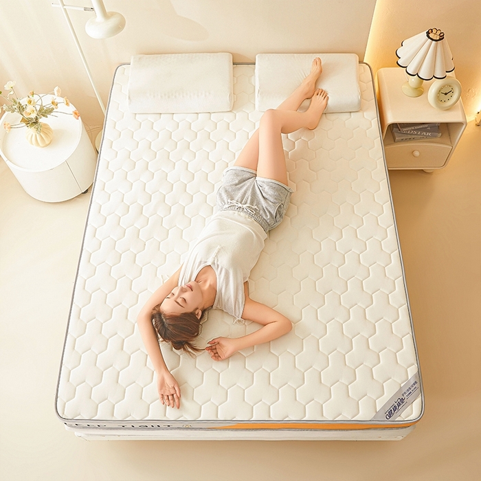 91家纺网 家纺一手货源 找家纺 锦逸2025新款牛奶丝乳胶床垫 三角格白