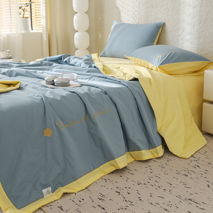 91家纺网 家纺一手货源 找家纺 简宜家居（朝初家纺） 2025新款纯棉刺绣山茶花大豆被 山茶花-蓝黄