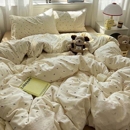 91家纺网 家纺一手货源 找家纺 韩都家居  2025春夏新款蕾丝花边云感双层纱四件套 简单爱