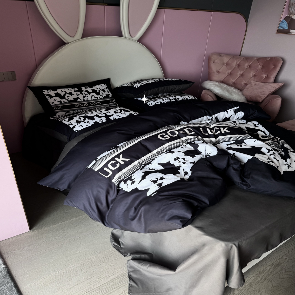 91家纺网 家纺一手货源 找家纺 丽斐 2025新款磨毛数码印花四件套 磨毛黑栀子花