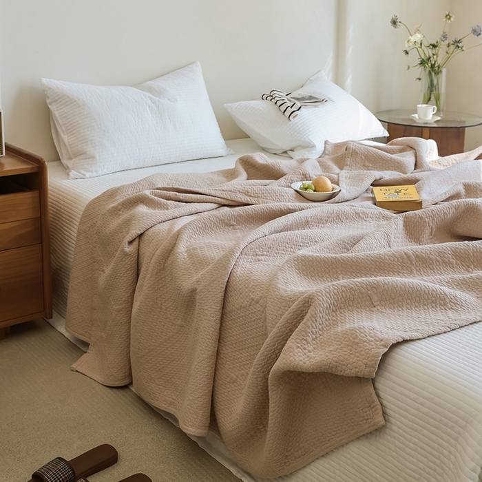 91家纺网 家纺一手货源 找家纺 雯雨家纺2025新款A类全棉加厚六层纱提花纯色盖毯 六层纱-卡其