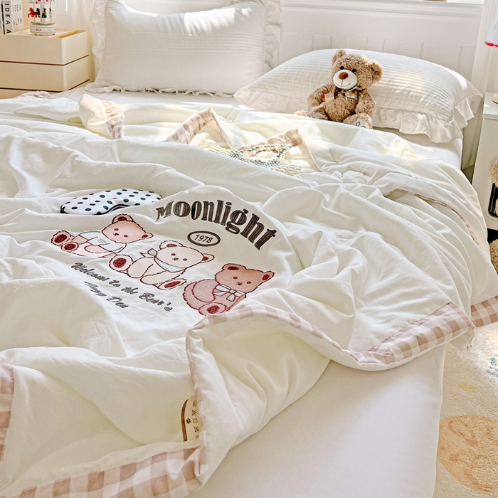 91家纺网 家纺一手货源 找家纺 海岛哥哥 2025年新款绣花夏被 三只小熊-咖