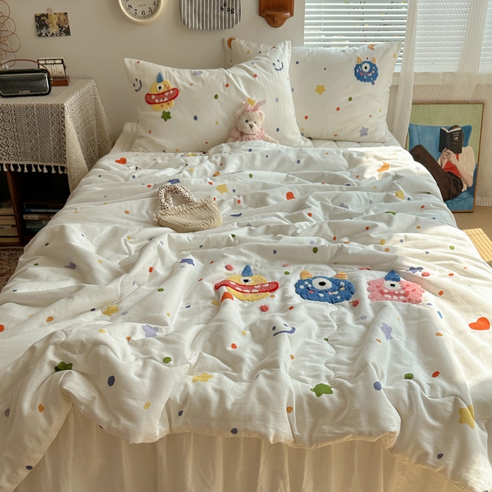 91家纺网 家纺一手货源 找家纺  曼町家居 全棉双层纱毛巾绣夏被三件套 哆啦趣梦