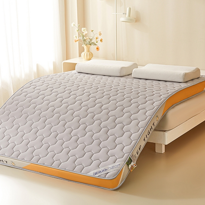 91家纺网 家纺一手货源 找家纺 锦逸2025新款牛奶丝乳胶床垫 三角格黑