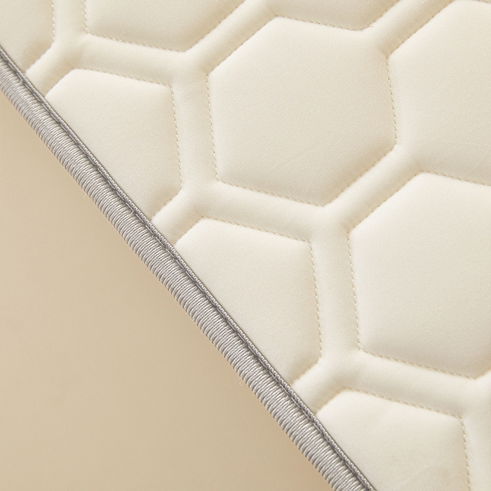 91家纺网 家纺一手货源 找家纺 锦逸2025新款牛奶丝乳胶床垫 六边形白