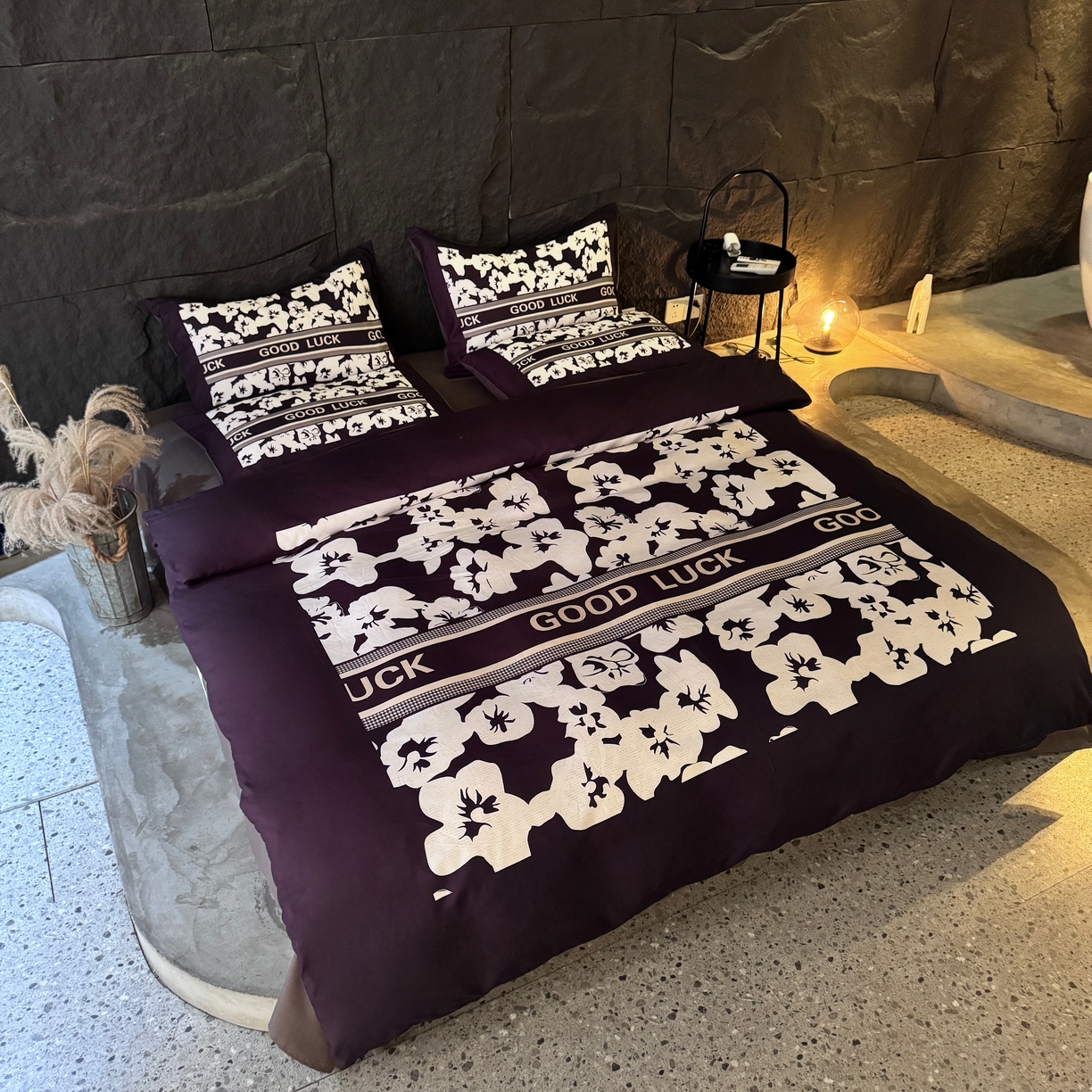 91家纺网 家纺一手货源 找家纺 丽斐 2025新款磨毛数码印花四件套 磨毛黑栀子花