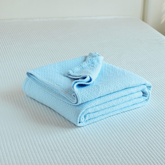 91家纺网 家纺一手货源 找家纺 雯雨家纺2025新款A类全棉加厚六层纱提花纯色盖毯 六层纱-浅蓝