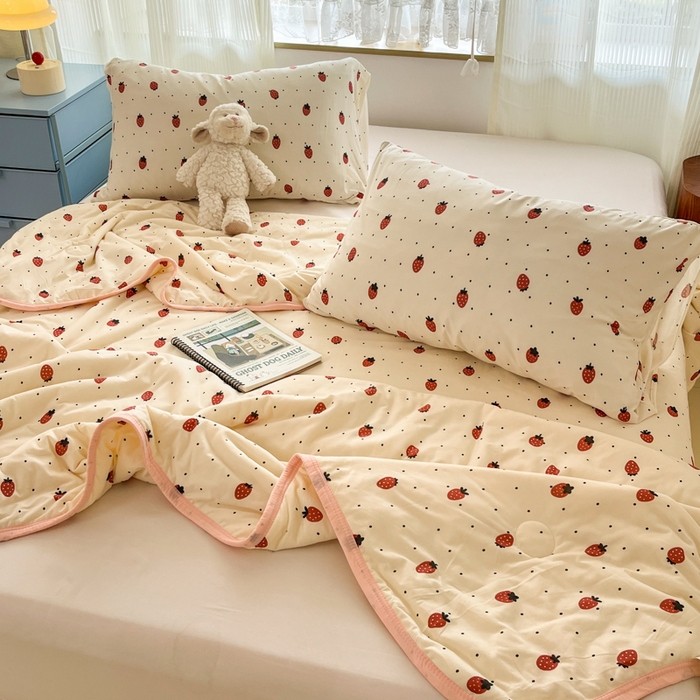 91家纺网 家纺一手货源 找家纺 葡萄家 2025新款A类母婴级大豆纤维牛奶丝针织棉夏凉被（提供买家秀）草莓点点