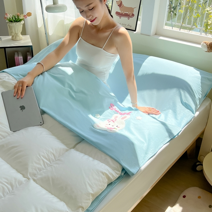 91家纺网 家纺一手货源 找家纺 柒星睡袋 2025新款款40支全棉纯色毛巾绣可拆分隔脏睡袋 小白兔 蓝