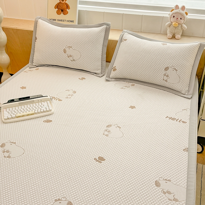 91家纺网 家纺一手货源 找家纺 绣女坊 2025新款冰豆豆提花凉席三件套 卡皮巴拉-卡其