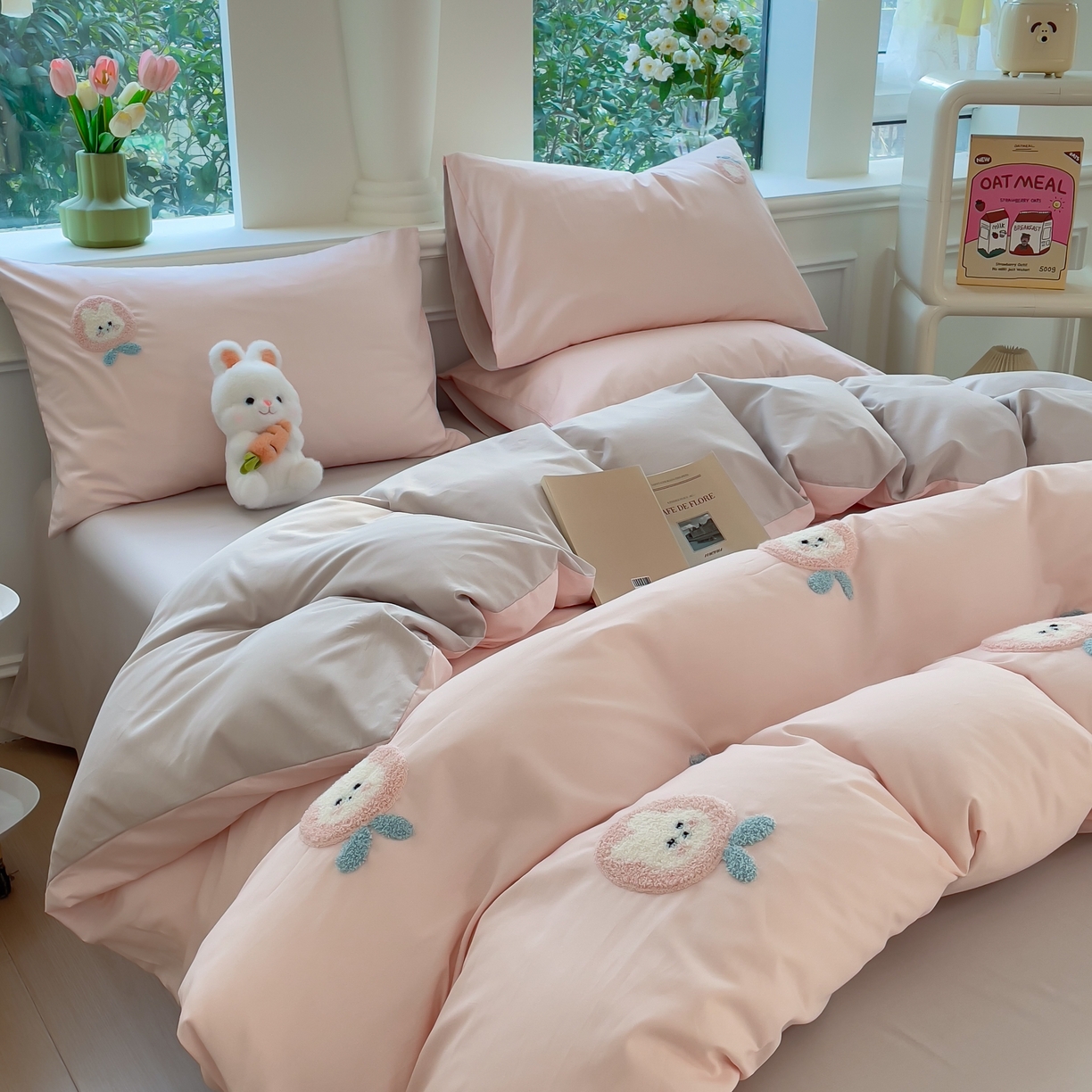 91家纺网 家纺一手货源 找家纺 锦觅家纺  2025新款奶油小清新毛巾绣全棉纯棉四件套-风格一（专版散花必须控价） 草莓兔兔