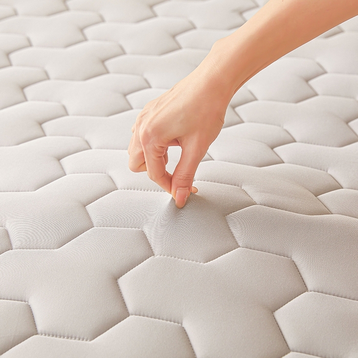 91家纺网 家纺一手货源 找家纺 锦逸2025新款牛奶丝乳胶床垫 三角格黑