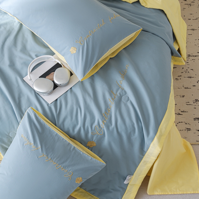 91家纺网 家纺一手货源 找家纺 简宜家居（朝初家纺） 2025新款纯棉刺绣山茶花大豆被 山茶花-蓝黄