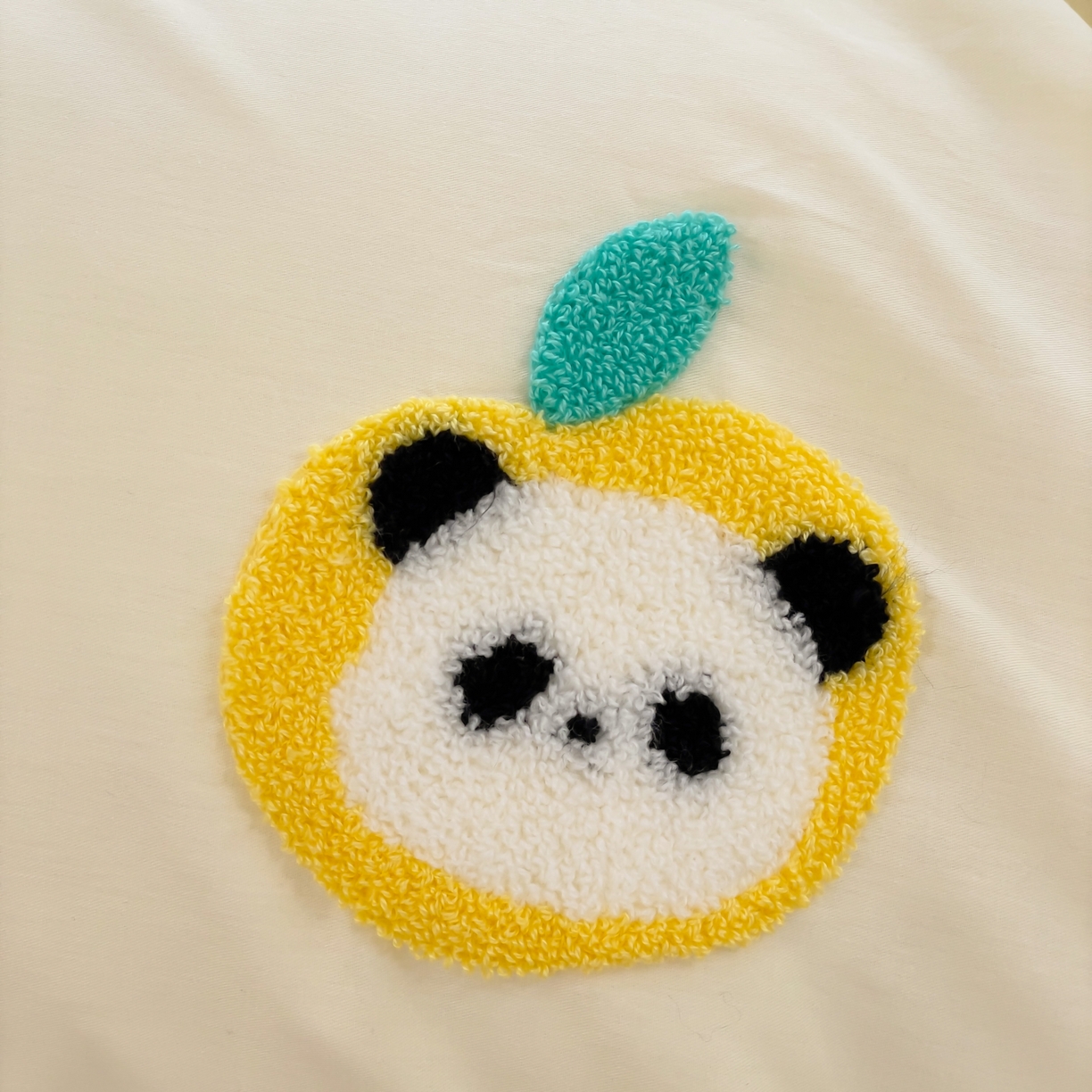 91家纺网 家纺一手货源 找家纺 锦觅家纺  2025新款奶油小清新毛巾绣全棉纯棉四件套-风格一（专版散花必须控价） 苹果熊猫