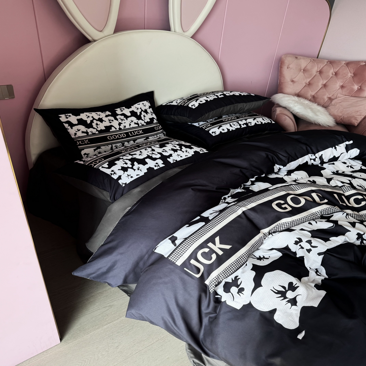 91家纺网 家纺一手货源 找家纺 丽斐 2025新款磨毛数码印花四件套 磨毛黑栀子花