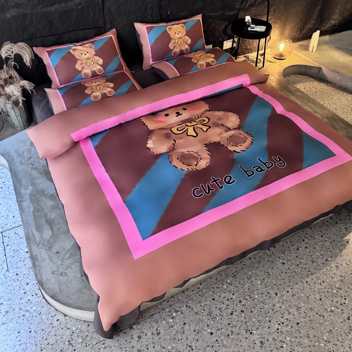 91家纺网 家纺一手货源 找家纺 丽斐 2025新款磨毛数码印花四件套 磨毛咖蓝beat