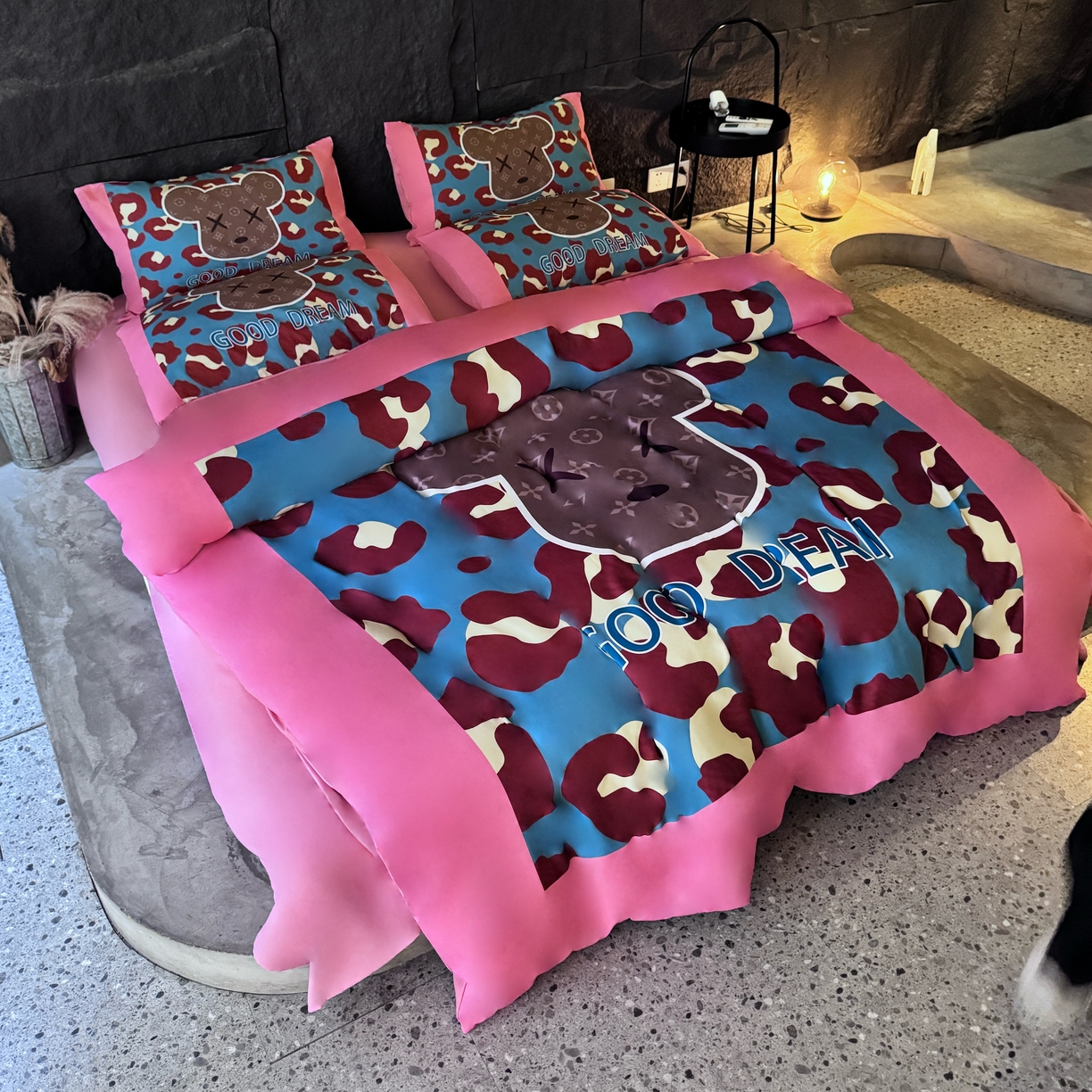 91家纺网 家纺一手货源 找家纺 丽斐 2025新款磨毛数码印花四件套 磨毛蓝粉豹纹